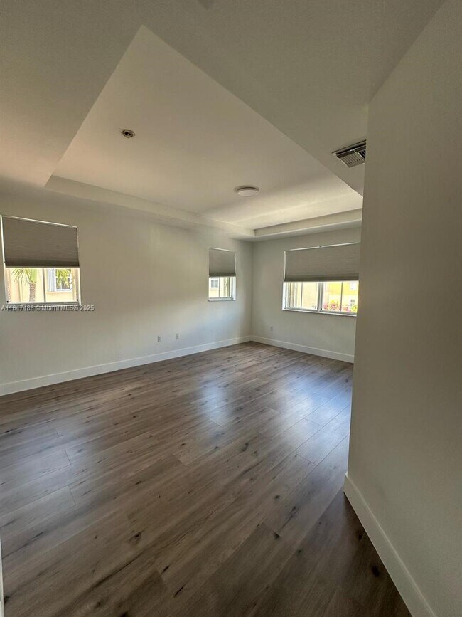 Building Photo - 7454 NW 112th Pl