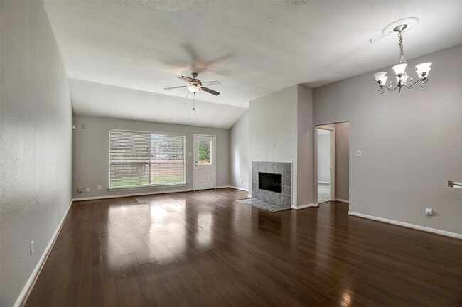 Building Photo - 1930 Greenbriar Colony Dr