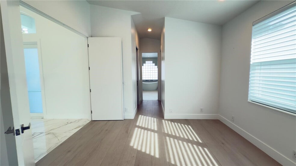 Building Photo - 3763 Oak Ridge Cir