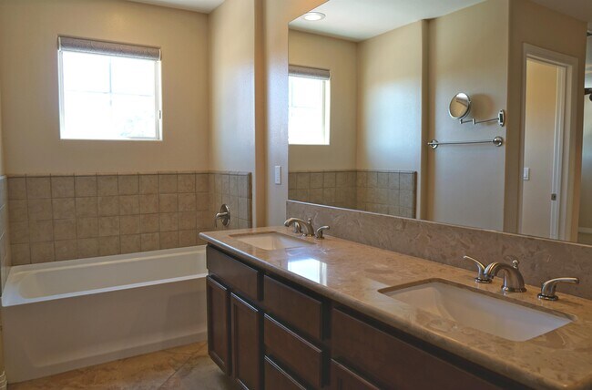 Building Photo - 80052 Silver Sage Ln