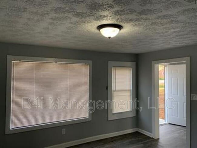 Building Photo - 1201 Lake Dr