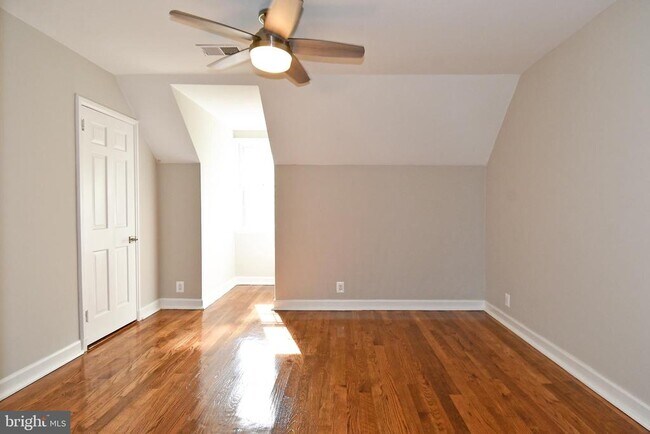 Building Photo - 3402 S Stafford St