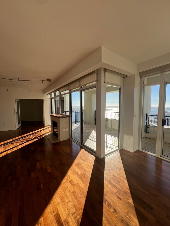 Building Photo - 700 W Harbor Dr