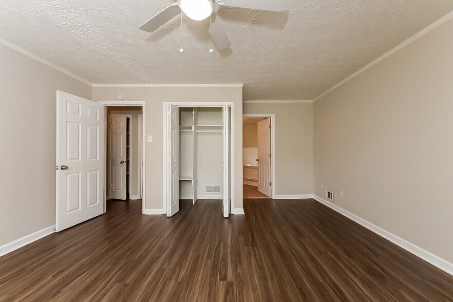 Building Photo - 2015 Lullwater Cir