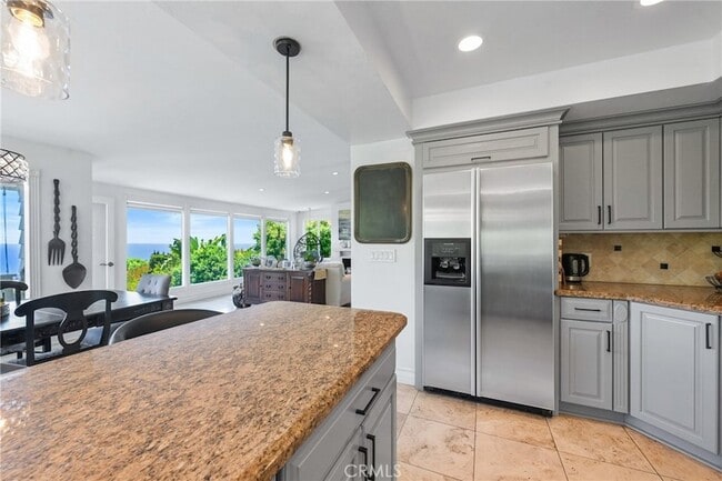Building Photo - 875 Coast View Dr