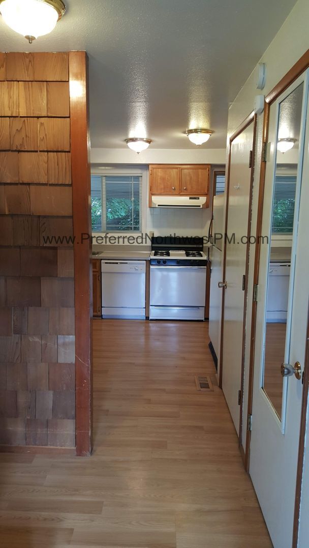 Building Photo - 2233 Monterey Ln