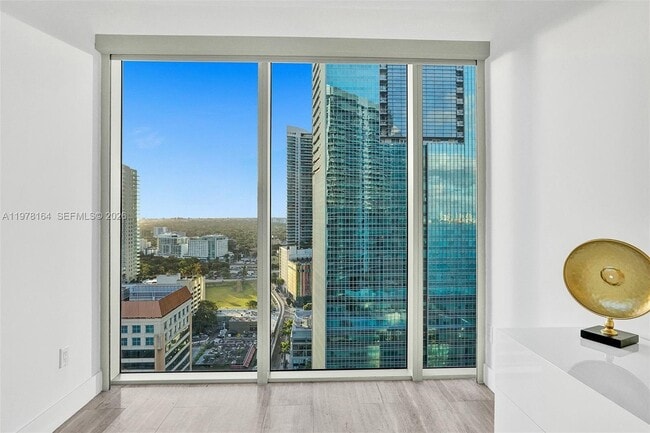 Building Photo - 1300 Brickell Bay Dr