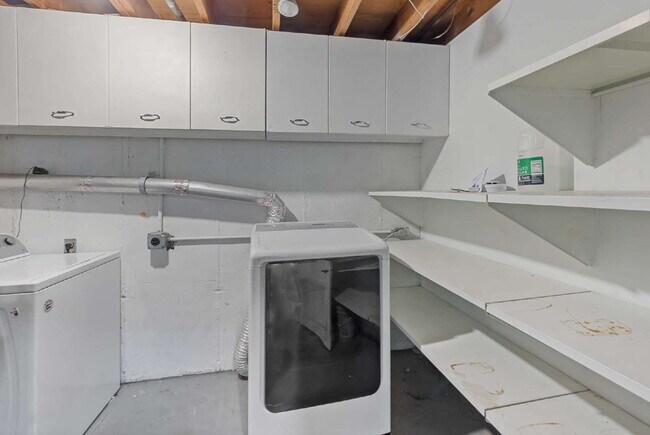Building Photo - 3-Bedroom with A Flex Room Multi-Level Home with Fresh Paint, Refreshed Deck, and Multiple Living...