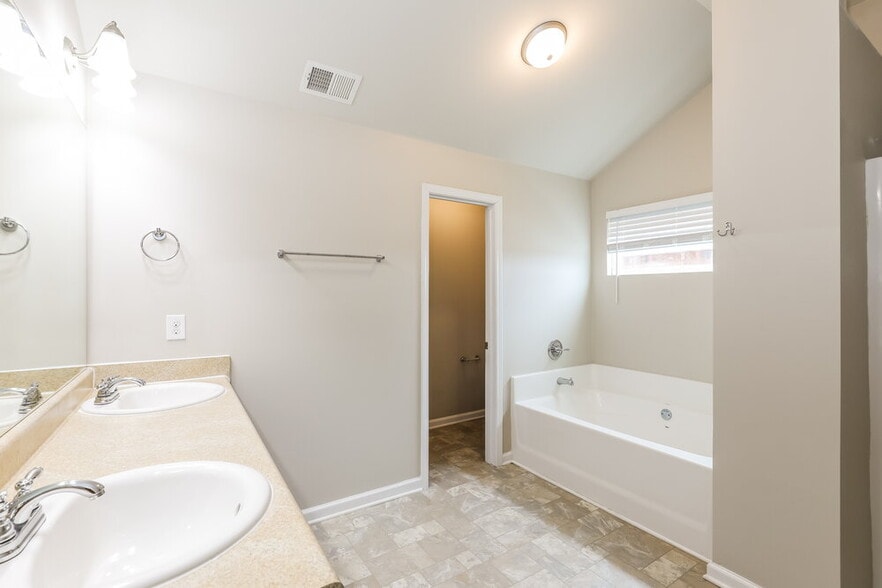 Building Photo - 184 Addy Ln