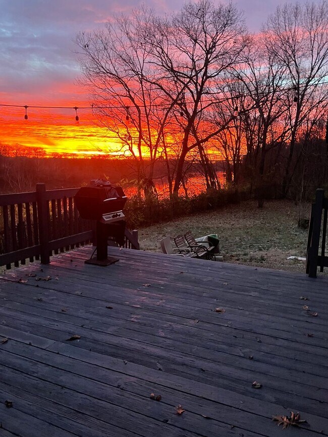 Building Photo - Available now! 3 BR/3BA Madson riverfront ...
