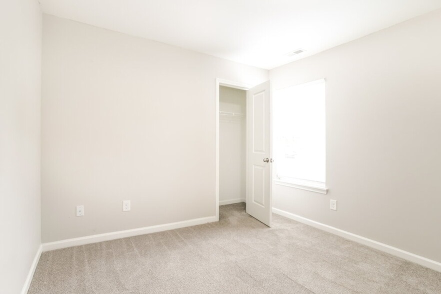 Building Photo - 5004 Broad Leaf Ct