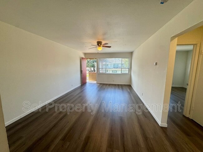 Building Photo - 1053 W Hamilton Ave