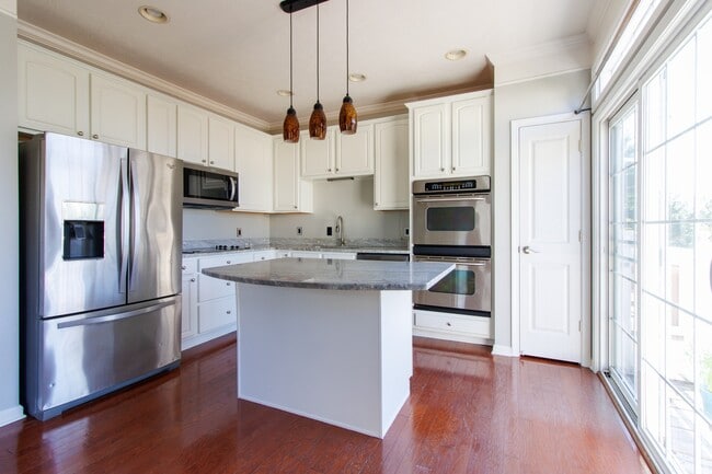 Building Photo - 1006 Cavendish Dr