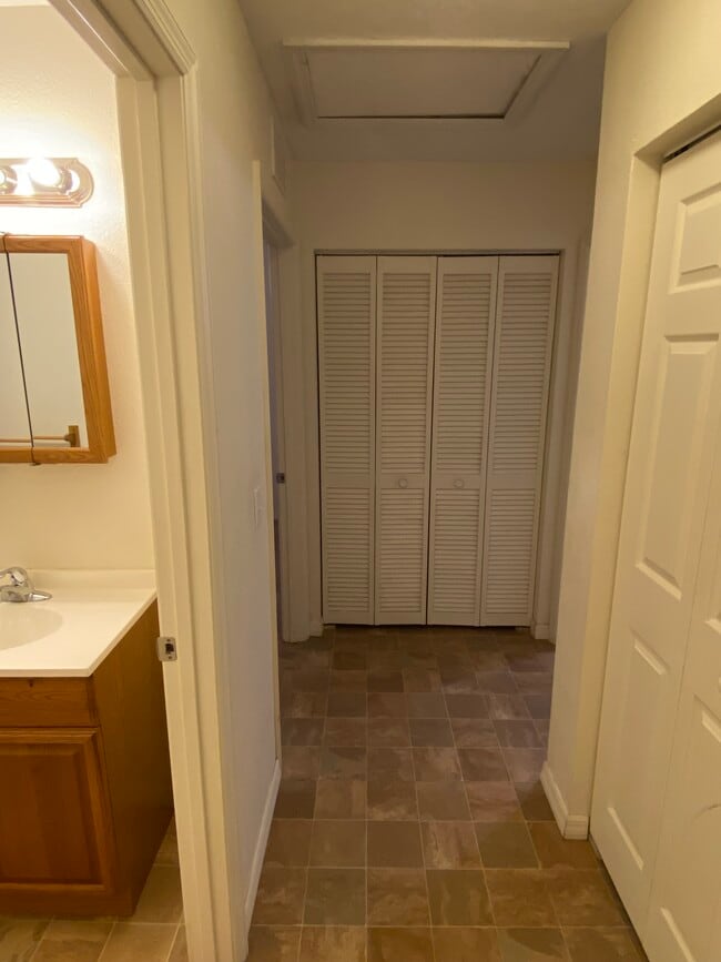 Building Photo - 154 Hurst St