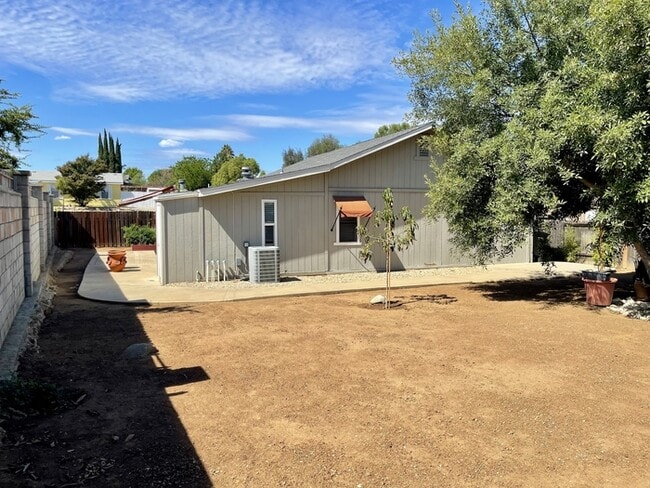 Building Photo - Harvest Way East