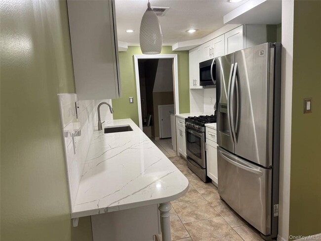 Building Photo - 598 Blue Ridge Dr