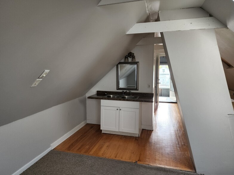 Building Photo - 1211 Highland Ave