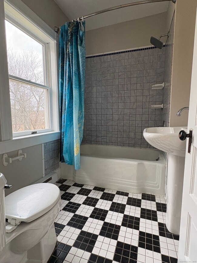 Building Photo - 15 Omo St