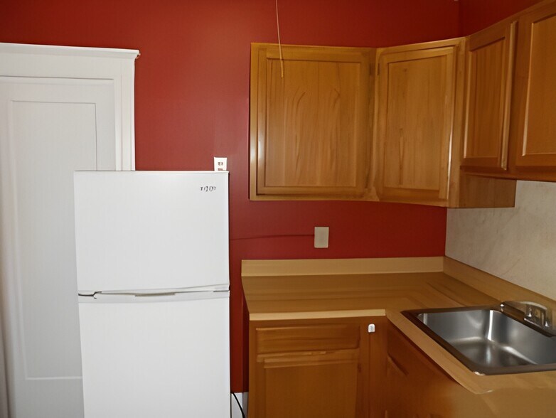 Building Photo - 349A Pleasant St