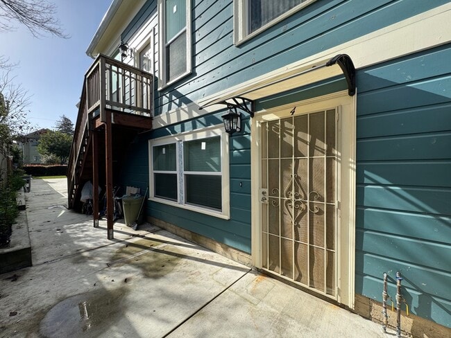 Building Photo - 1551 Santa Clara Ave