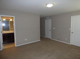 Building Photo - Modern & Convenient 3BR/3BA Home! AVAIL 07/15