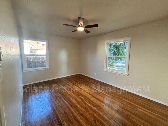 Building Photo - 29 Southwood Dr