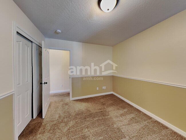 Building Photo - 2360 N Grey Hawk Ave