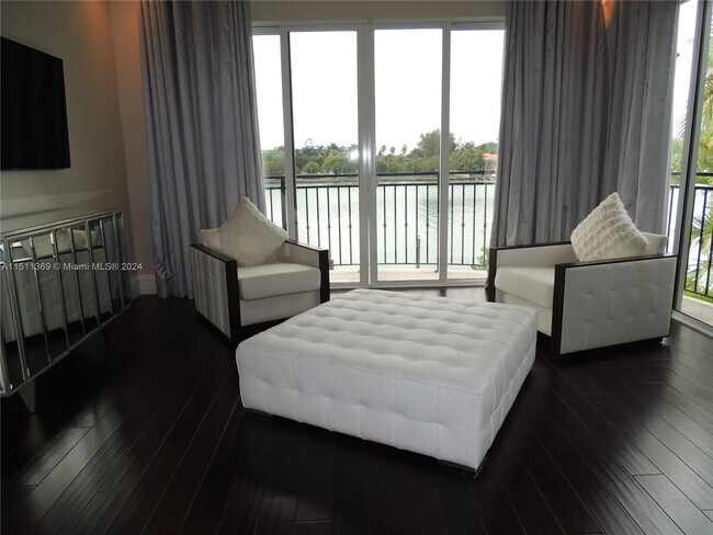 Building Photo - 240 S Hibiscus Dr