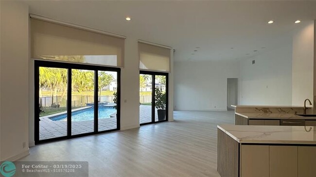 Building Photo - 2550 Jardin Terrace