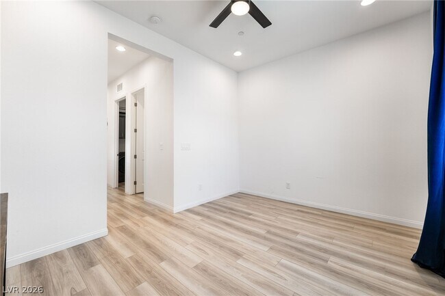 Building Photo - 110 Ibiza Lk Dr