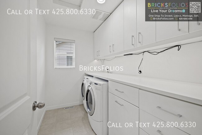 Building Photo - Luxury Corner-Lot Home in Redmond Ridge Ea...