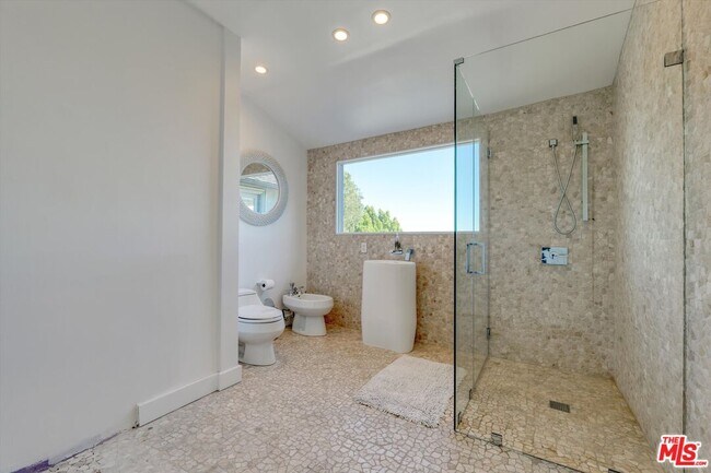 Building Photo - 1300 Summitridge Dr