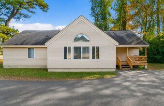 Building Photo - 3 bedroom/ 3 bathroom- Mimosa Lane- W&M Law School