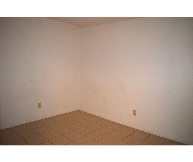 Building Photo - Kihei Shores - Unfurnished - 2 bd 2 ba gro...