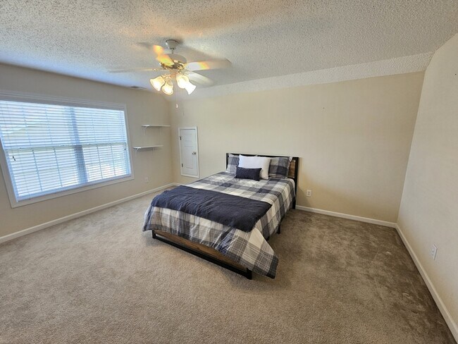 Building Photo - Furnished Mid Term rental