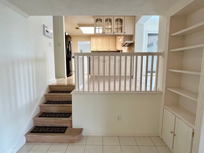 Building Photo - Classic waterfront Snell Isle Estates 3 Bed 2.5 Bath Home with private dock!