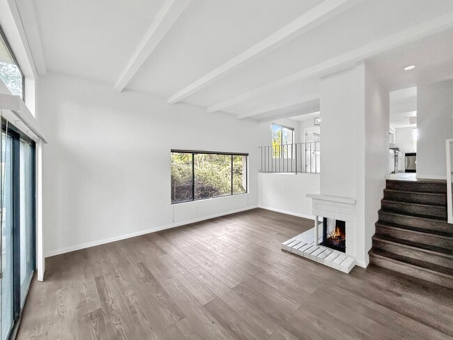 Primary Photo - Beautiful 3BD/3BA W/ Attached Garage and In-Unit Laundry in La Jolla!