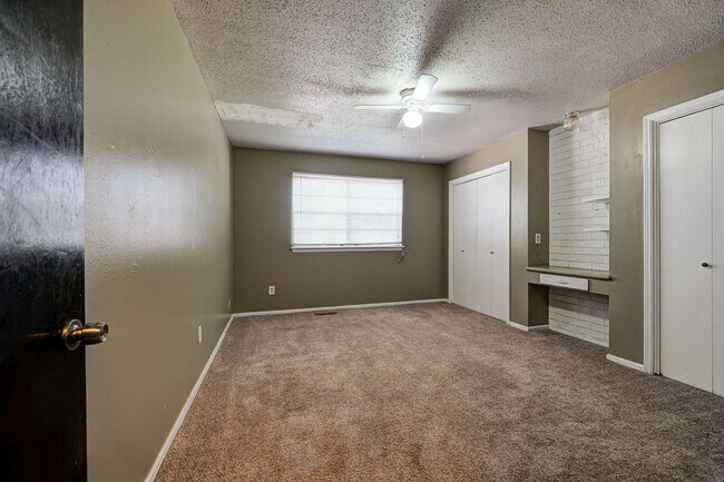 Building Photo - 4703 NW 63rd St