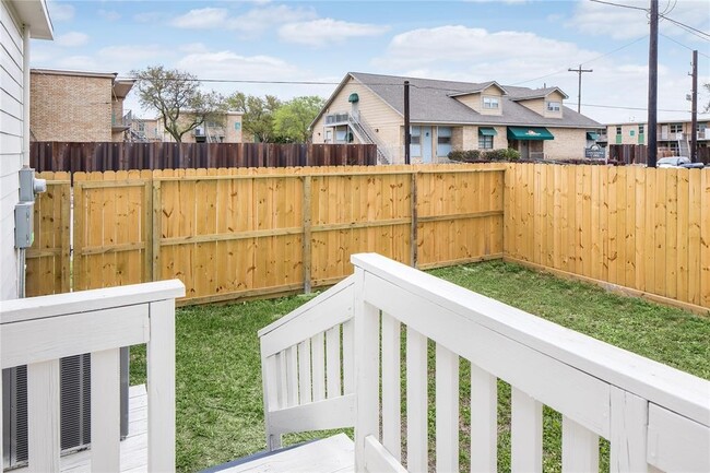 Building Photo - 702 40th St