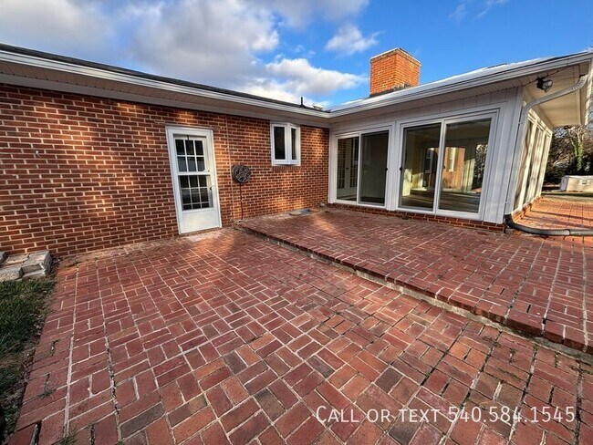 Building Photo - 136 Grimes St