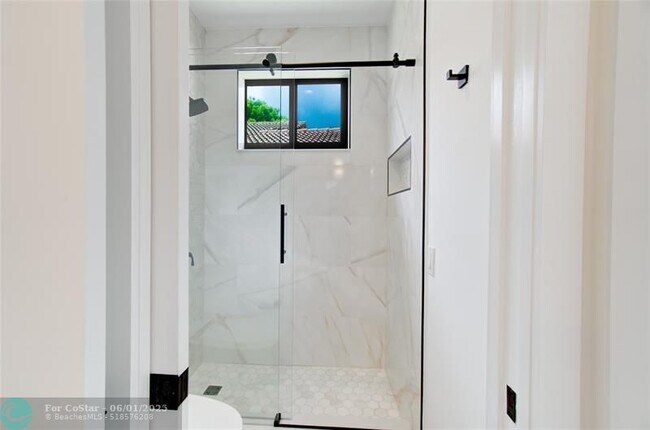 Building Photo - 2550 Jardin Terrace