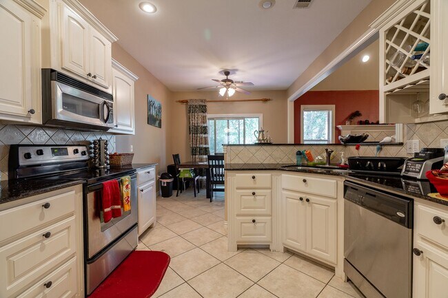 Building Photo - Furnished beautiful 4bd/2.5bth home located in the Clabber Creek Subdivision!! Open to various le...