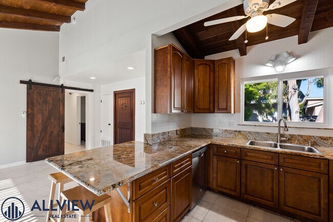 Building Photo - Highly upgraded 3 bed 2 bath condo availab...
