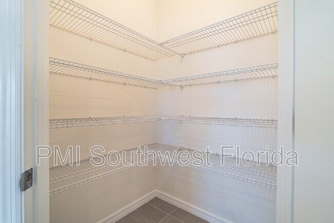 Building Photo - 5928 Silver Palm Blvd