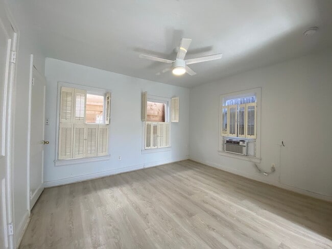 Building Photo - 8th