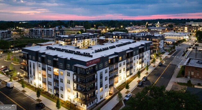 Building Photo - 1000 Rea Dr SW