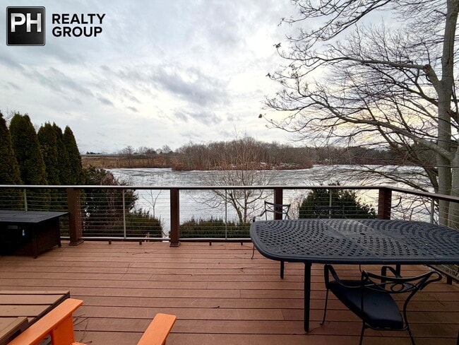 Building Photo - 157 Riverview Ave