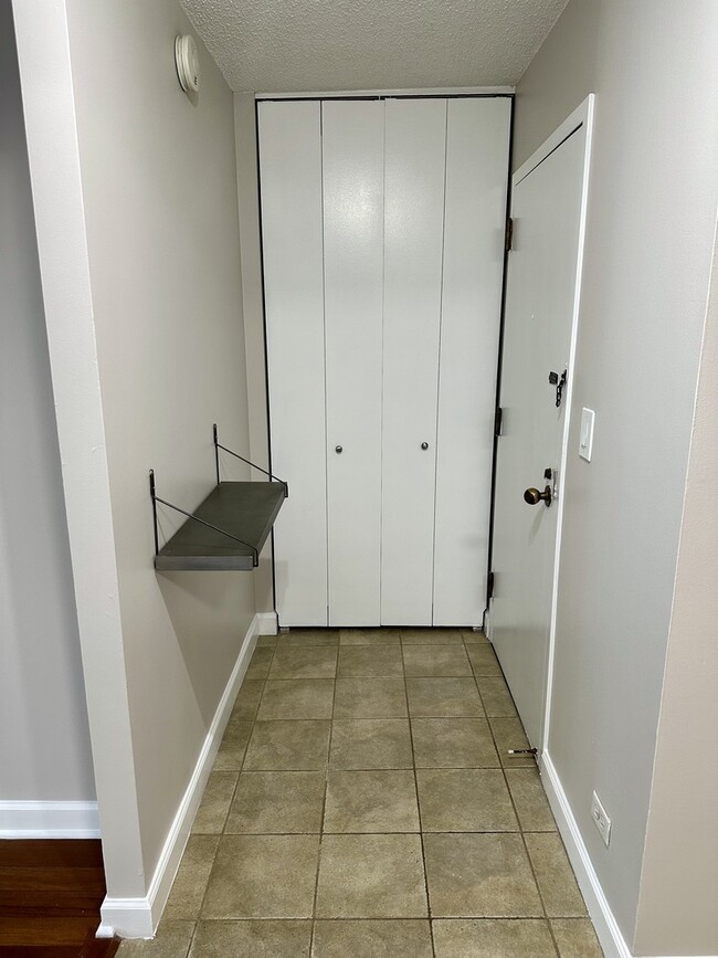 Building Photo - 10 E Ontario St