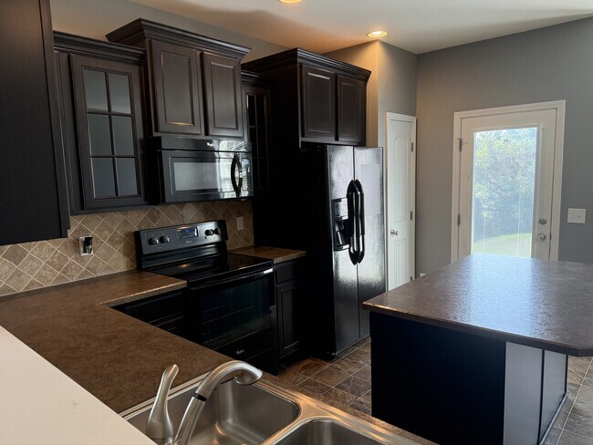 Building Photo - 605 Foster Ln