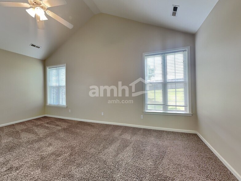Building Photo - 331 Surrywood Dr